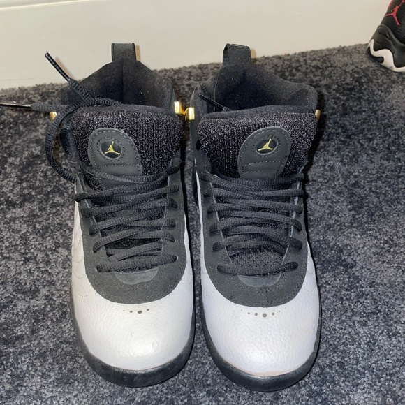 Jordan Sneakers - Picture 2 of 4